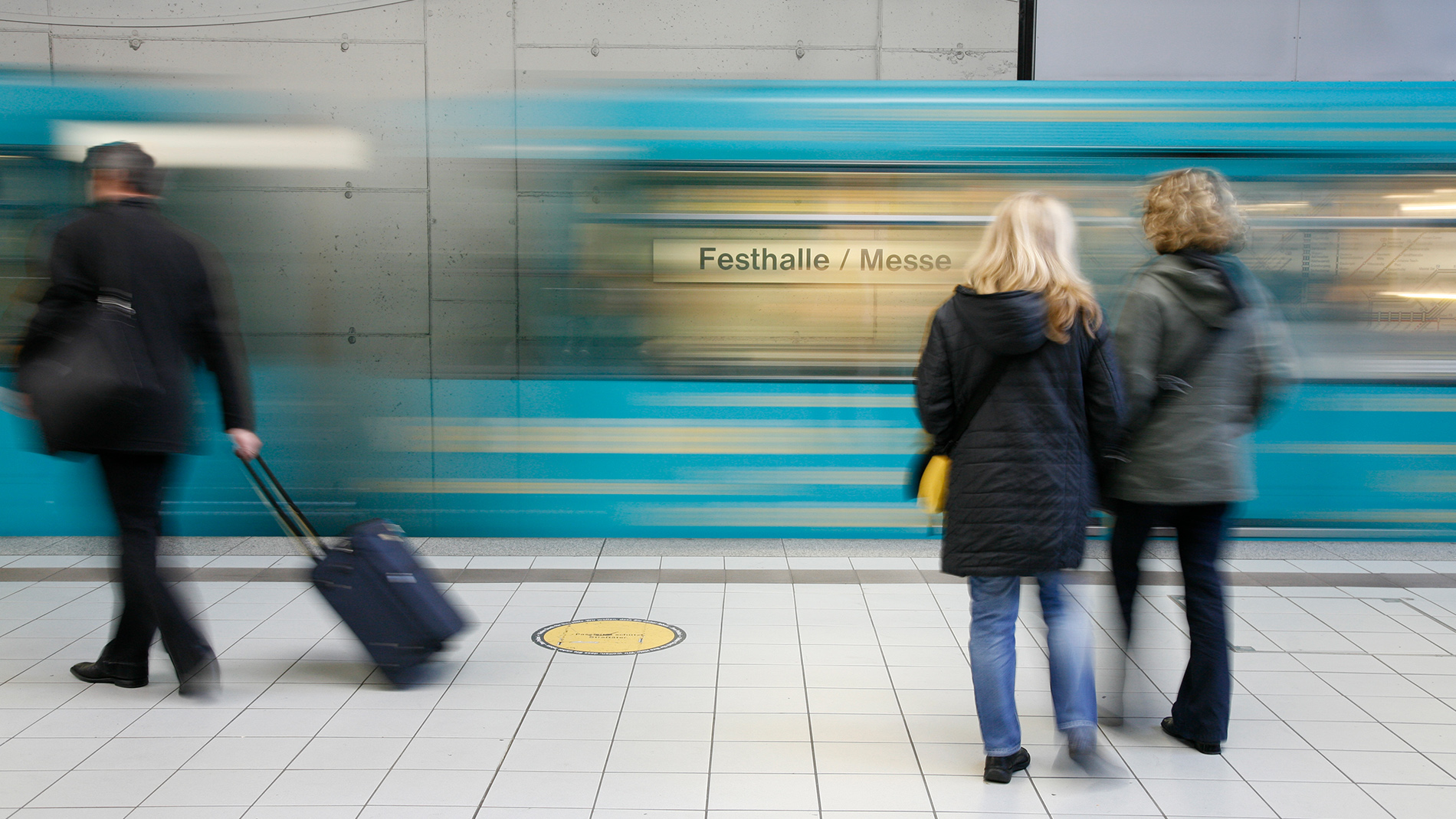 Festhalle / Messe Station with a driving train