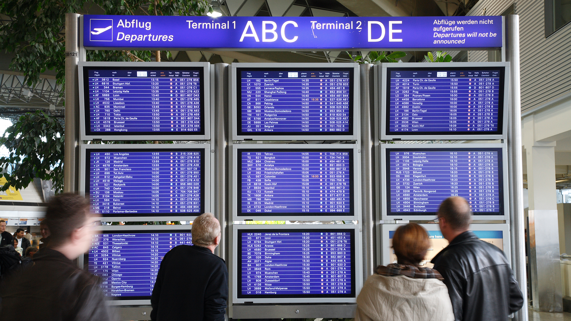 Tafel mit Ablugszeiten am Flughafen