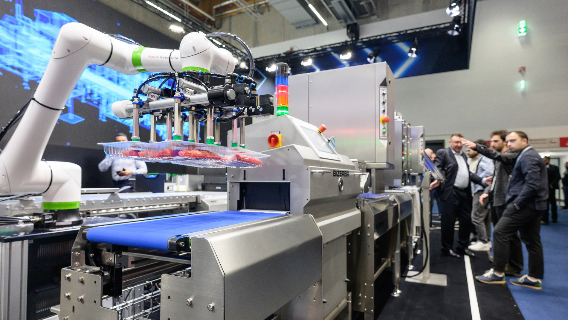 Die IFFA zeigt: Automatisierung und Robotik revolutionieren die Proteinverarbeitung und -verpackung. (Quelle: Messe Frankfurt Exhibition GmbH)